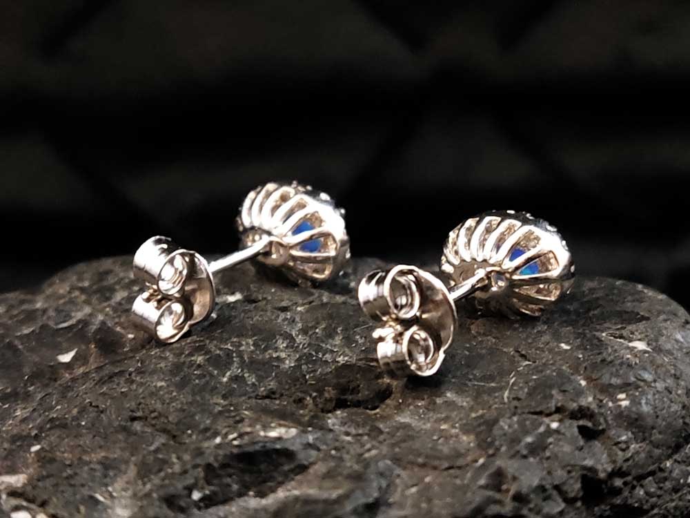 Sterling silver opal earrings in gift box – Beautifully packaged, making them an ideal gift for birthdays or anniversaries.