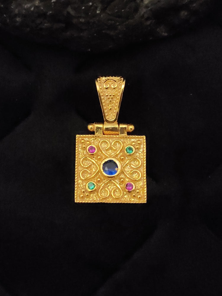 Byzantine Pendant in Sterling Silver with Gold Plating – Authentic Greek design hallmarked with 925, beautifully handcrafted.