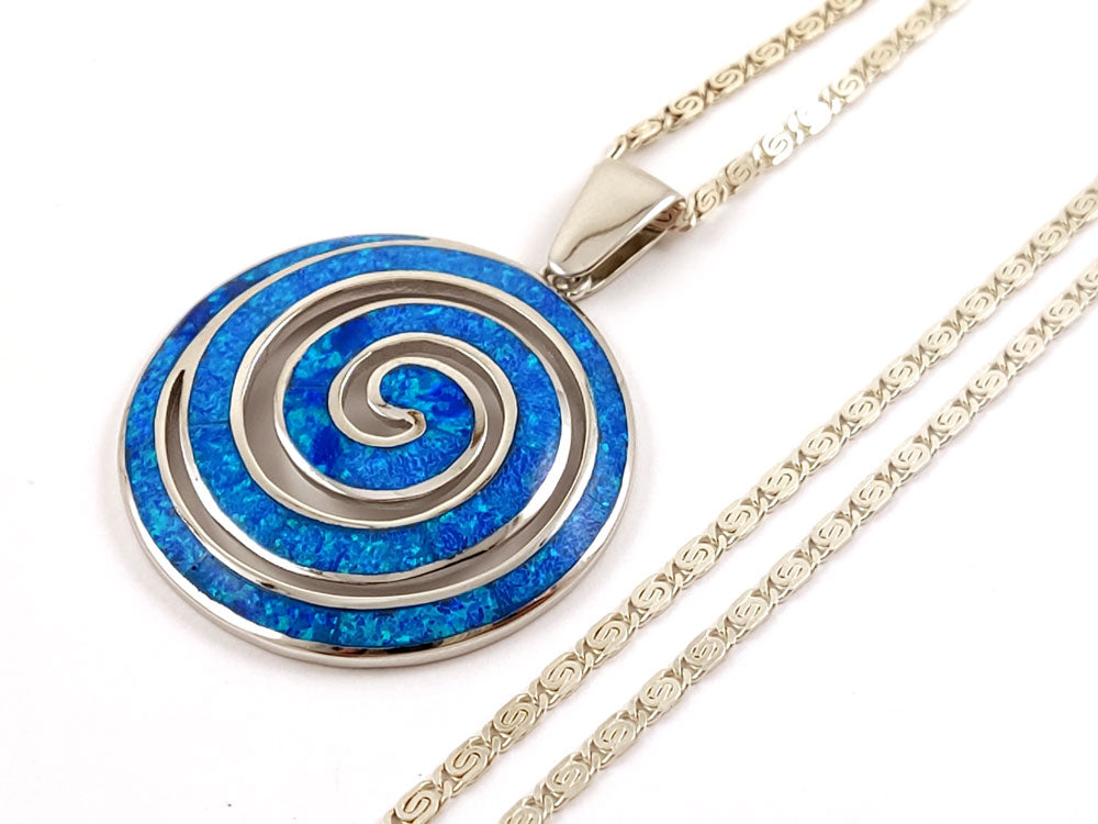 Collier avec pendentif en spirale grecque et opale bleue, 40 mm