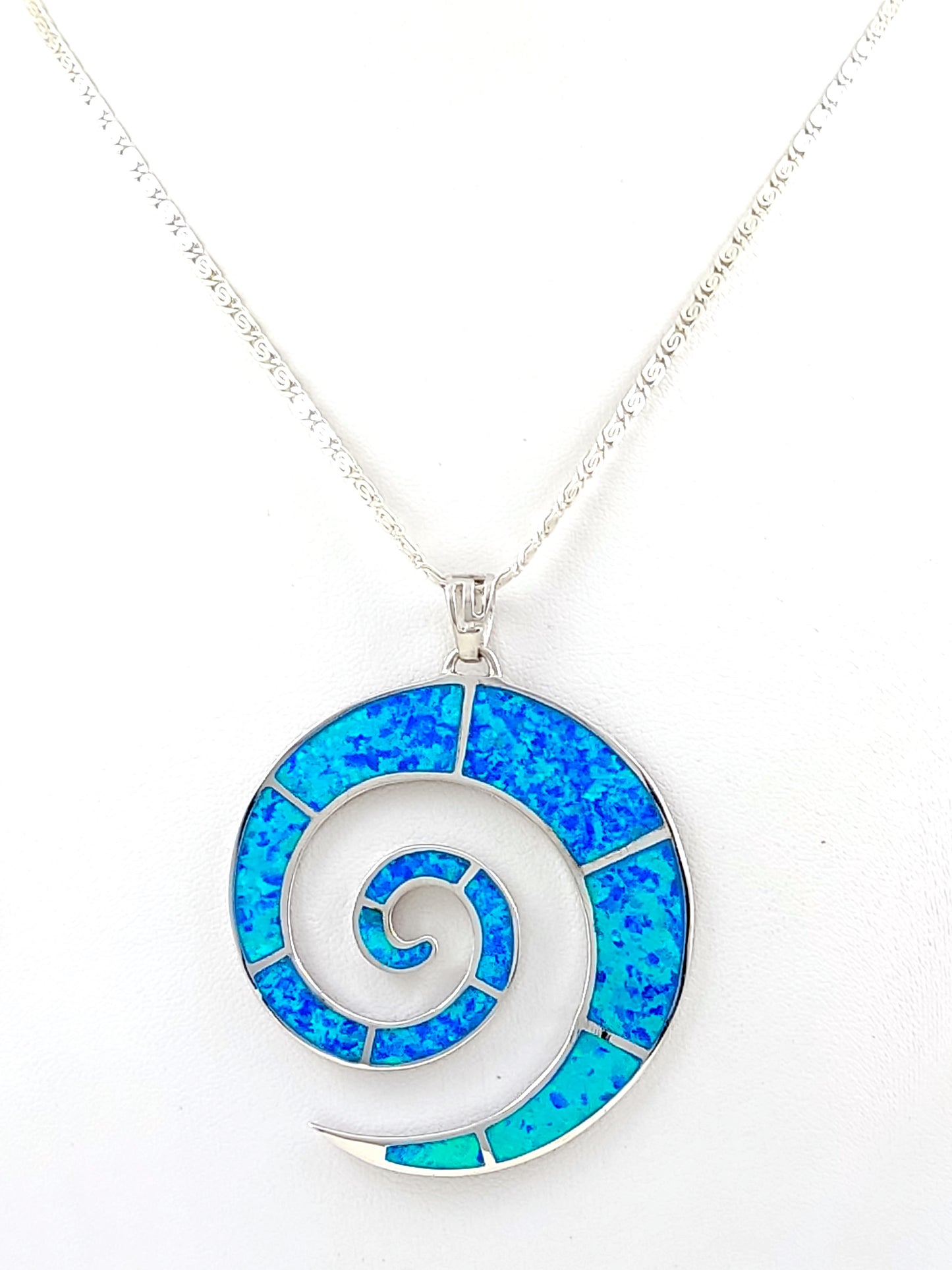 Collier avec pendentif en argent et opale bleue en spirale grecque, grand collier de 50 mm