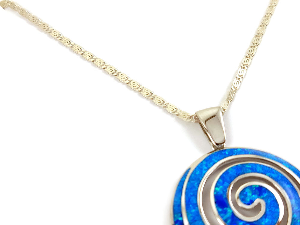 Collier avec pendentif en spirale grecque et opale bleue, 40 mm