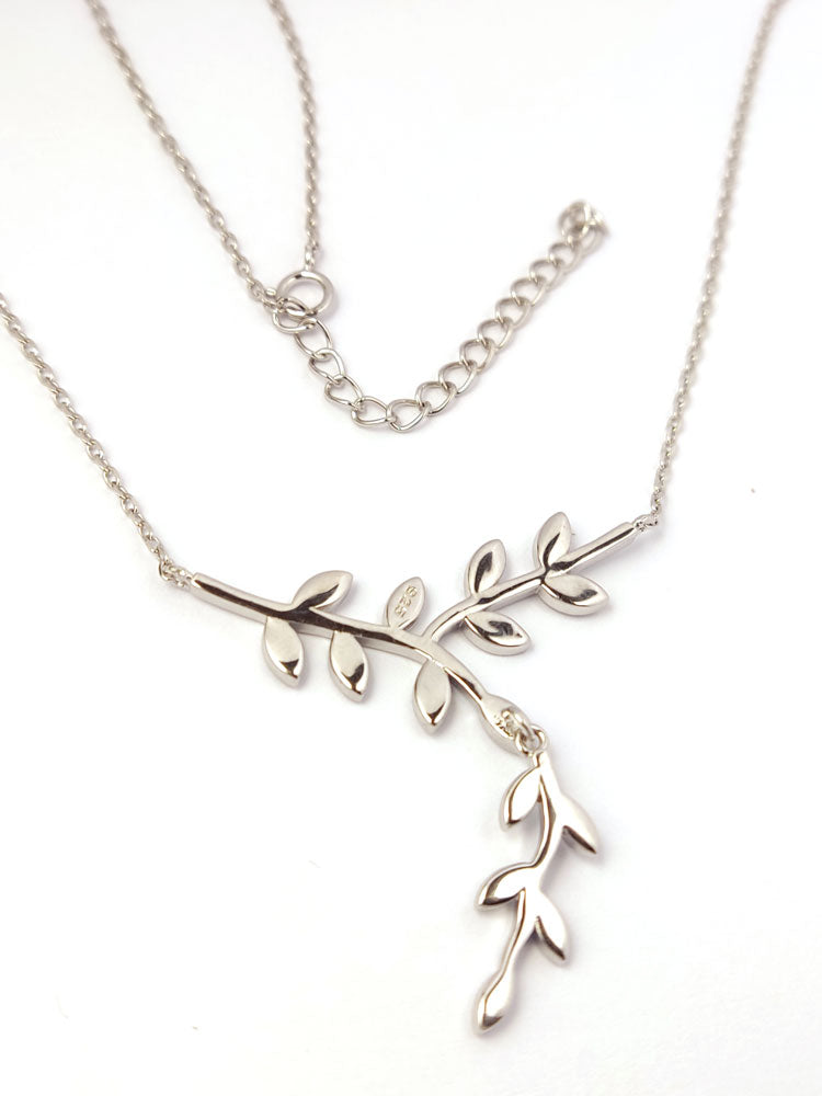 Close-up of the backside of a silver necklace showing the hallmark 925 for authenticity.