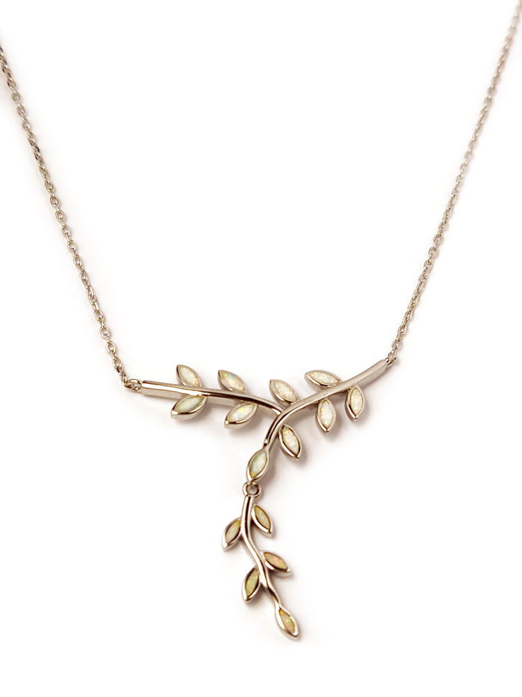 White opal and silver 925 necklace with leaf shaped stones and in adjustable length 45-50 cm length.