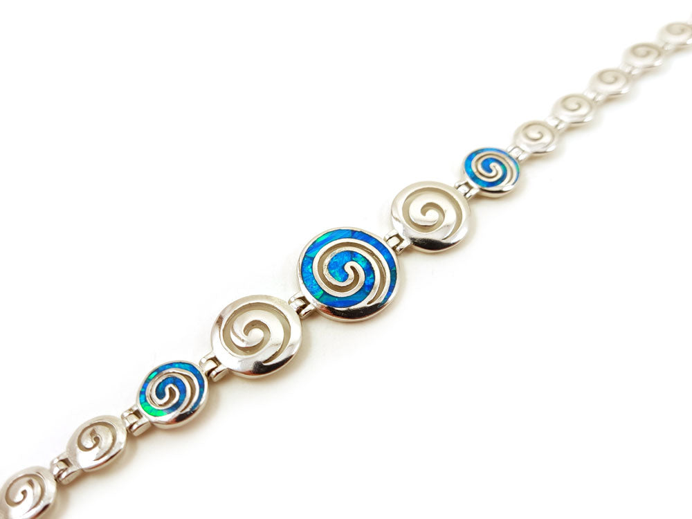 Close-up of Sterling Silver 925 Bracelet with Ancient Greek Eternity Key Meander Design