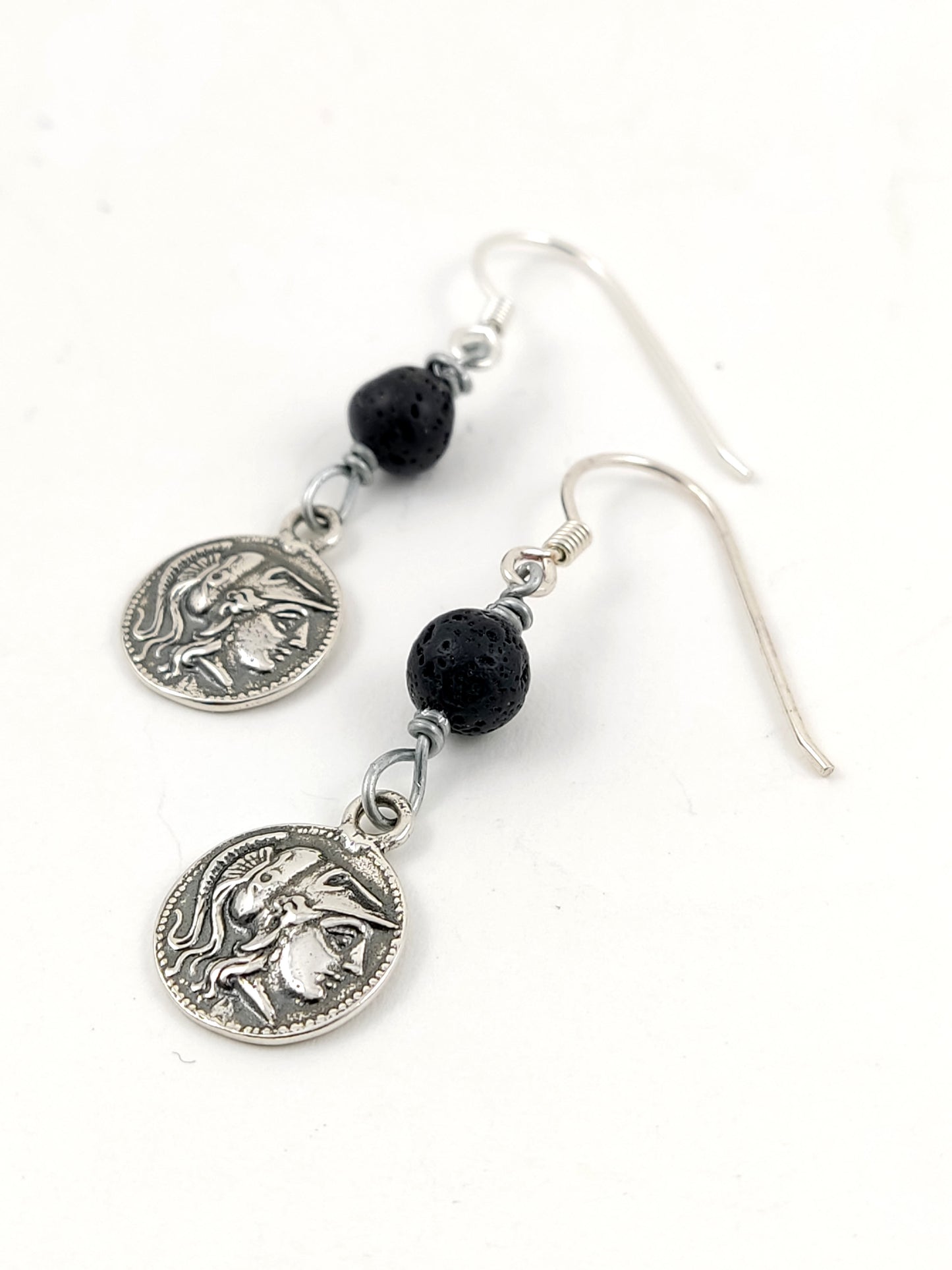 Boucles d’oreilles Athéna en argent de lave grecque