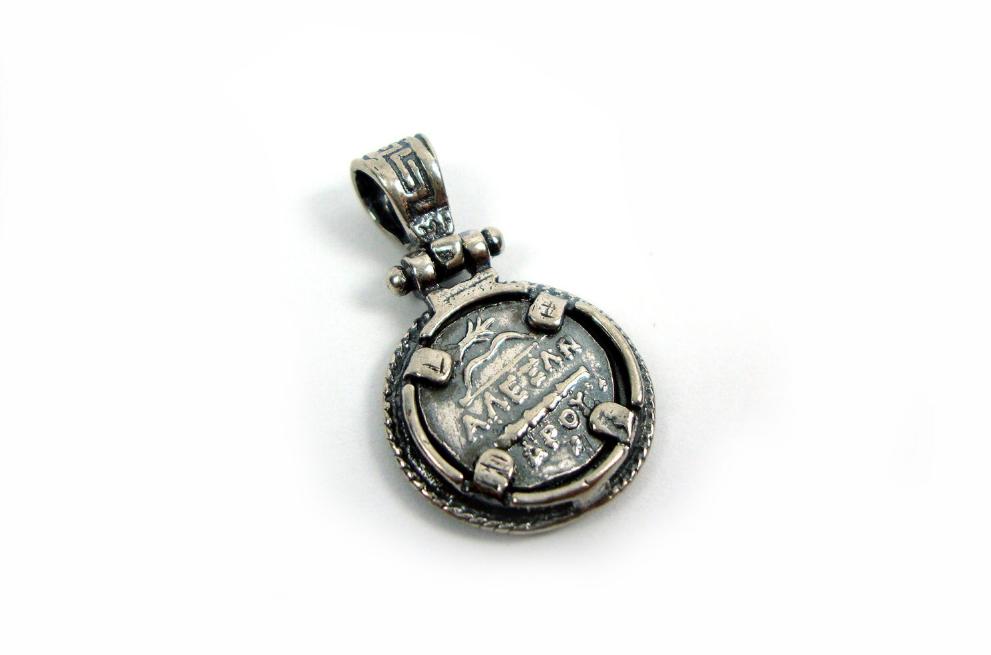 Sterling Silver 925 Ancient Greek Goddess Athena Round Pendant 17 mm Greek Eternity Key Frame
