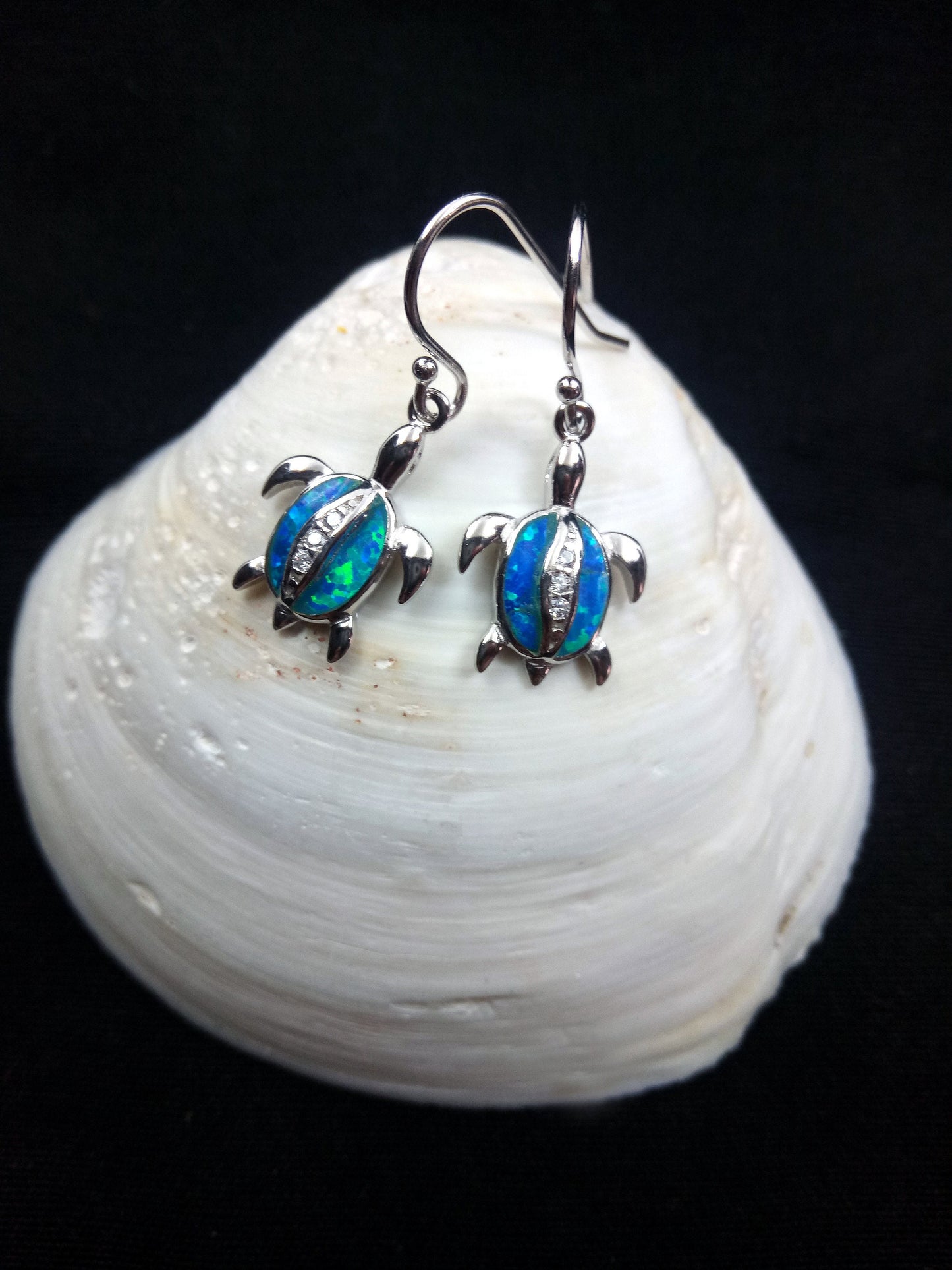 Sterling Silver 925 Sea Turtle 12x18mm Opal Earrings, Turtle Fire Opal Silver Earrings, Griechischer Blau Opal Ohrringe, Grecque Pendetif