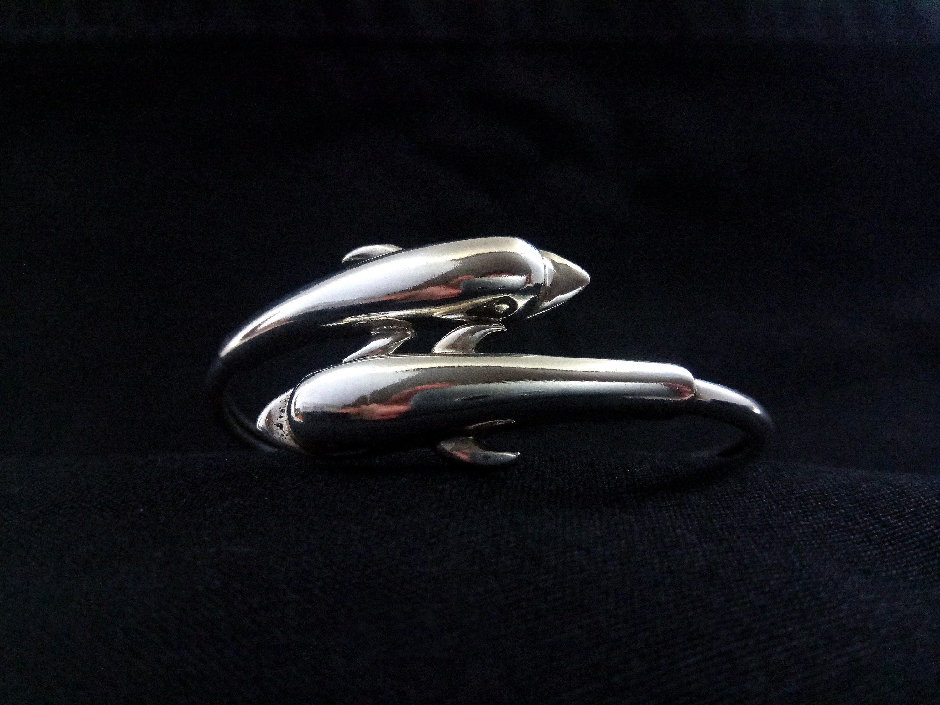 Double Dolphins Hoop Bangle《SILVER925》 kbn10news.in