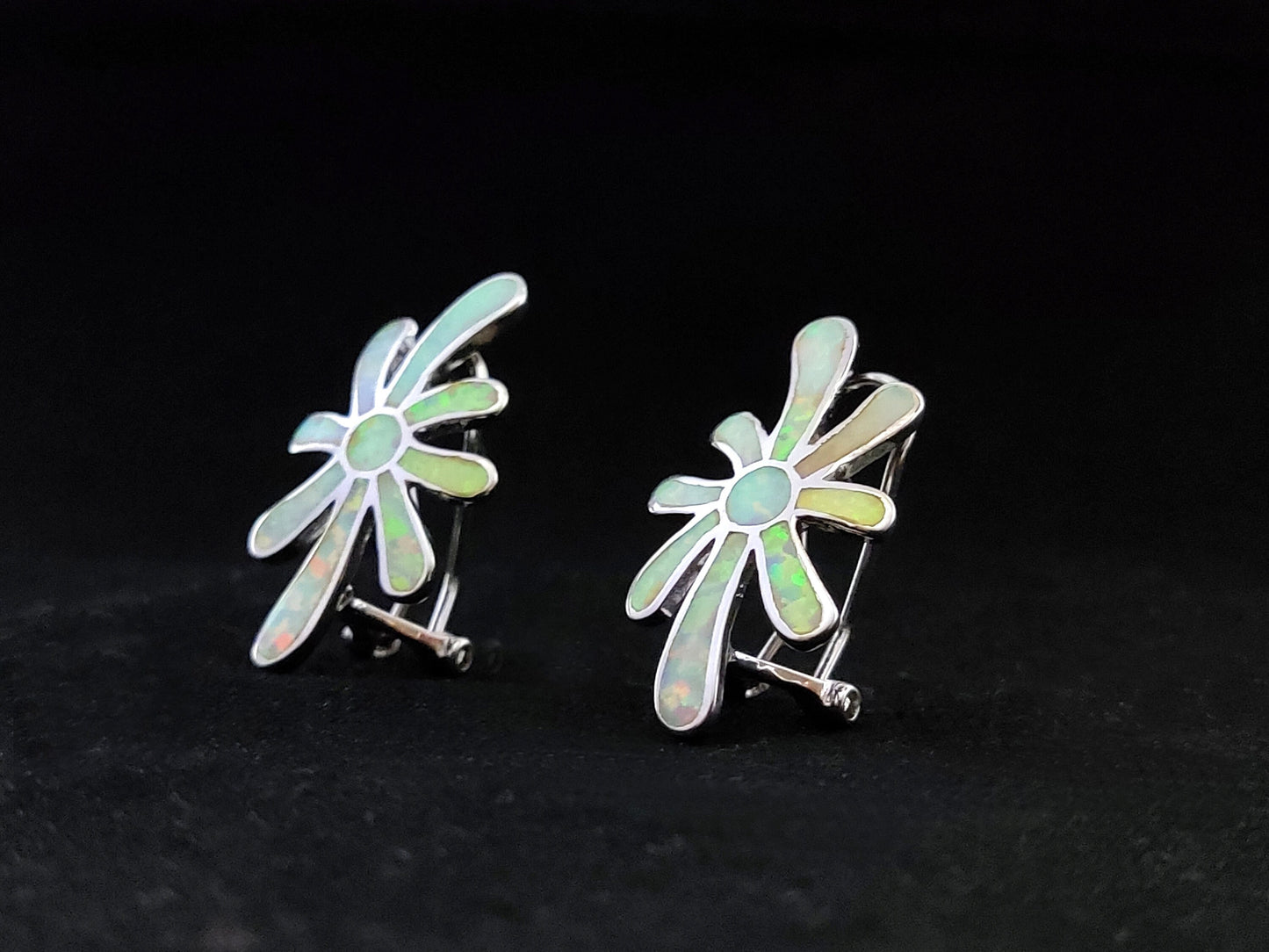 Sterling Silver 925 Fire Rainbow White Opal Flower Earrings, Flower Earrings, White Opal Earrings With French Clip, Griechischer Ohrringe