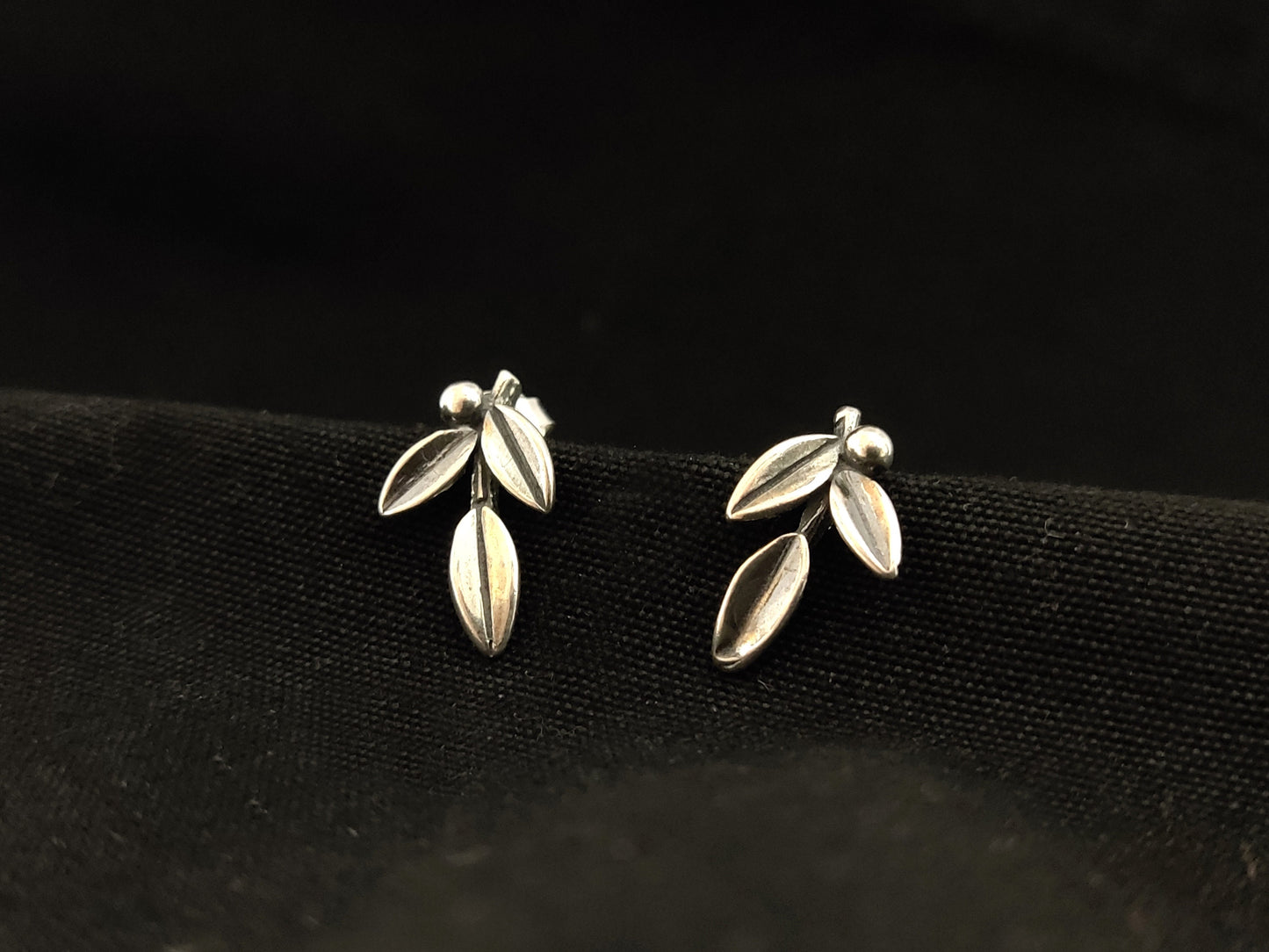 Greek 3 Leaf Leaves Stud Silver Earrings