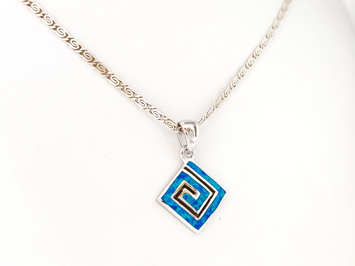 Blauer Opal, griechischer Halskettenanhänger aus Silber, 12 x 12 mm