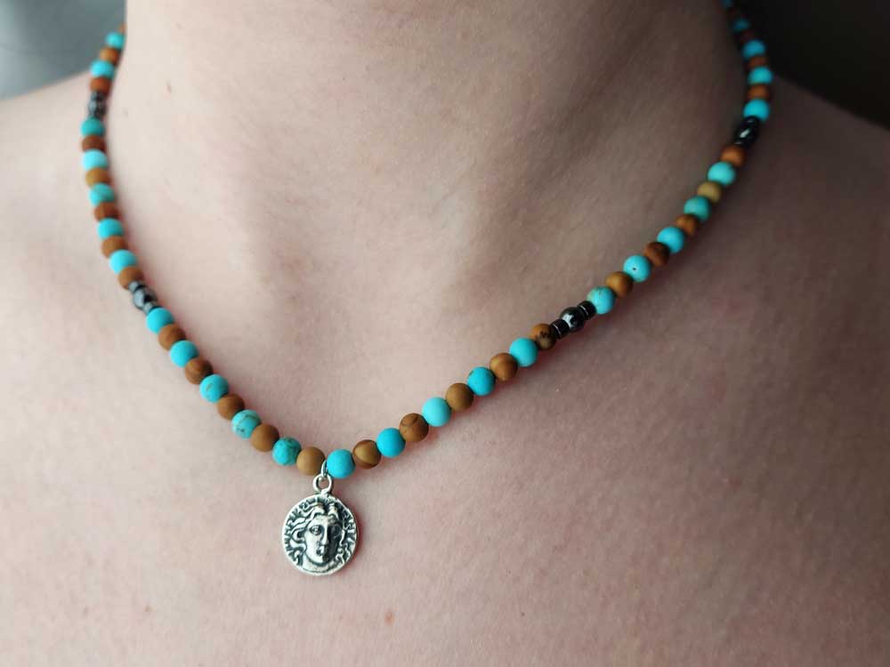 Turquoise - Collier de pierres de jaspe et pendentif en argent du dieu grec Apollon