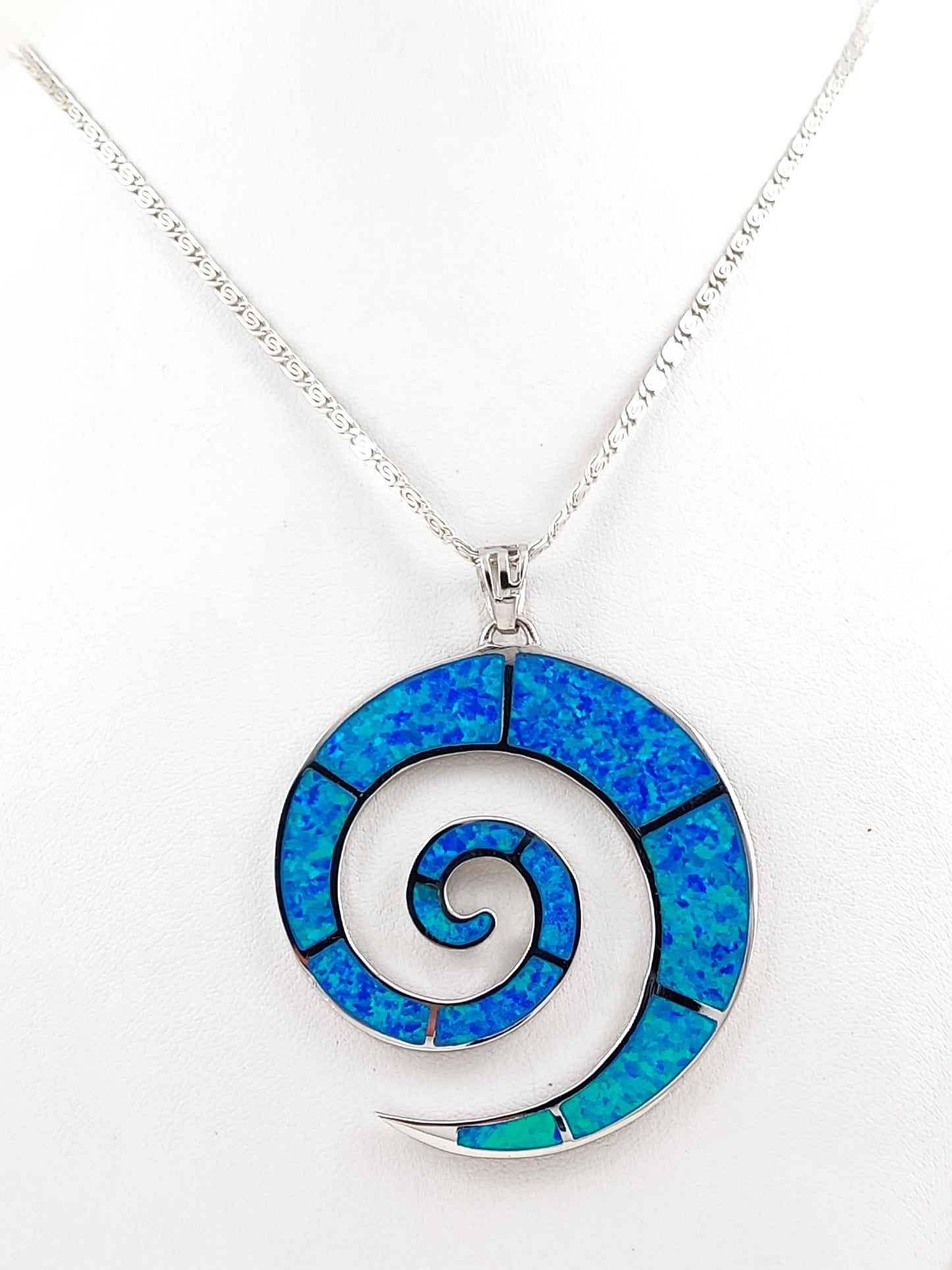 Griechische Spirale, blauer Opal, Silber, großer Anhänger, 50 mm Halskette 