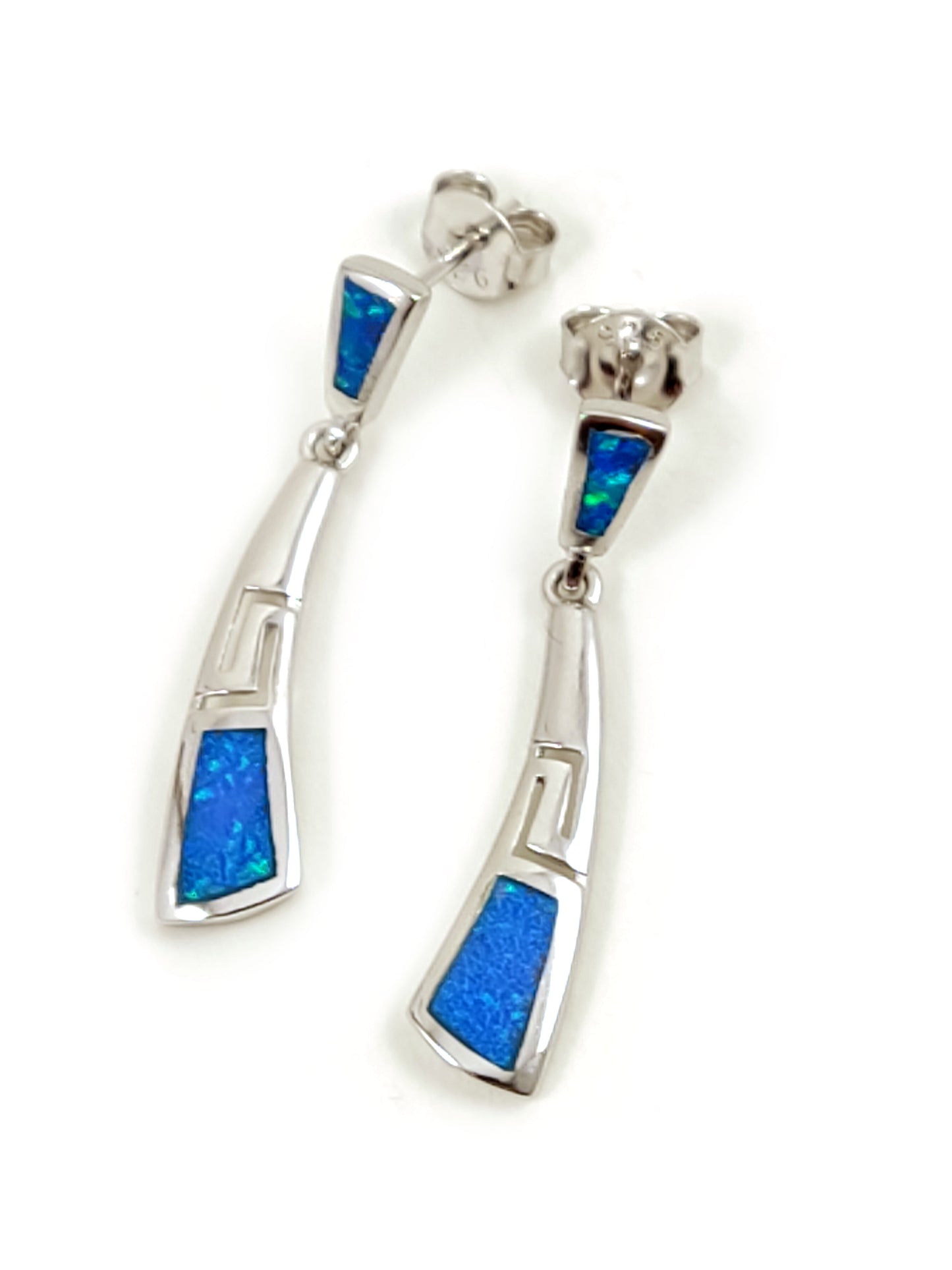 Petites boucles d'oreilles incurvées en argent grec et opale bleue
