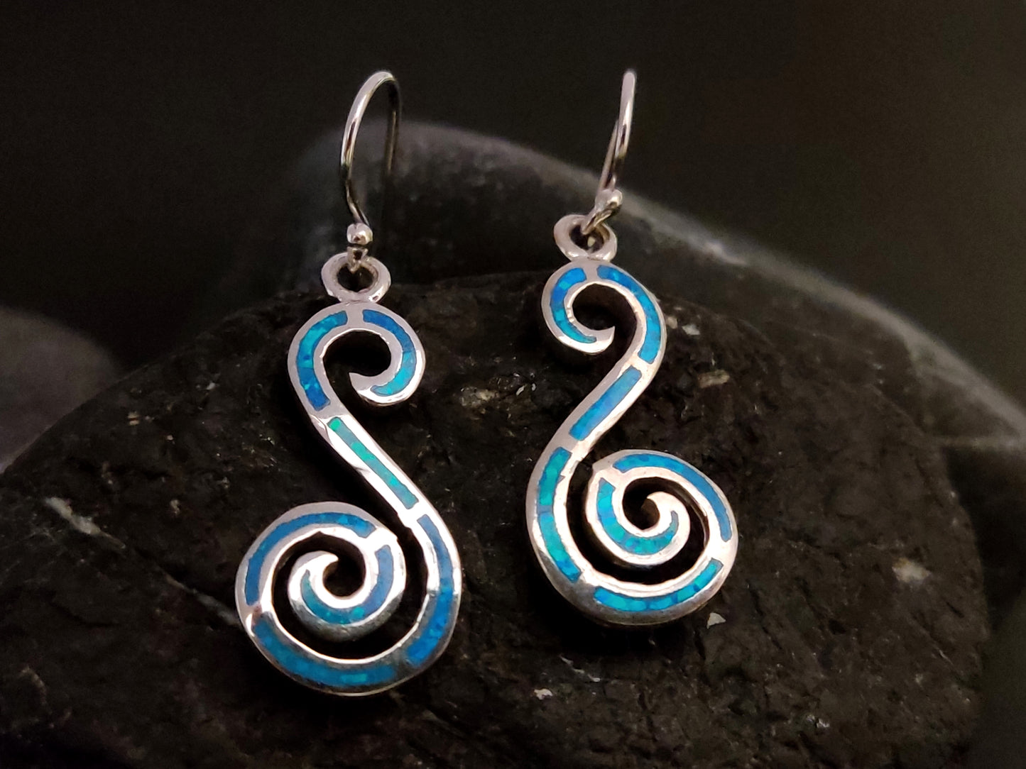 Boucles d'oreilles pendantes en opale bleue grecque double spirale 12x30mm