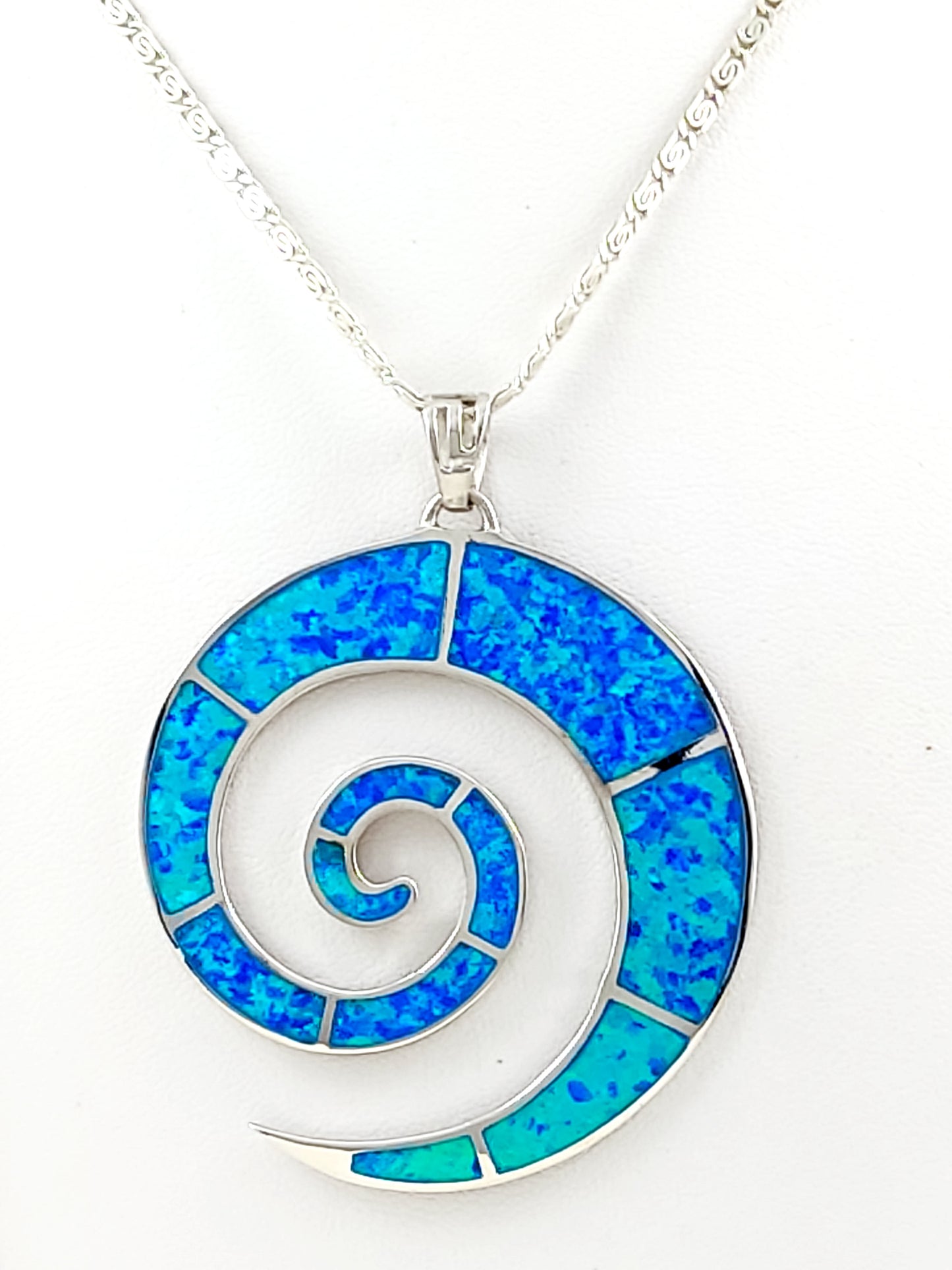 Griechische Spirale, blauer Opal, Silber, großer Anhänger, 50 mm Halskette 