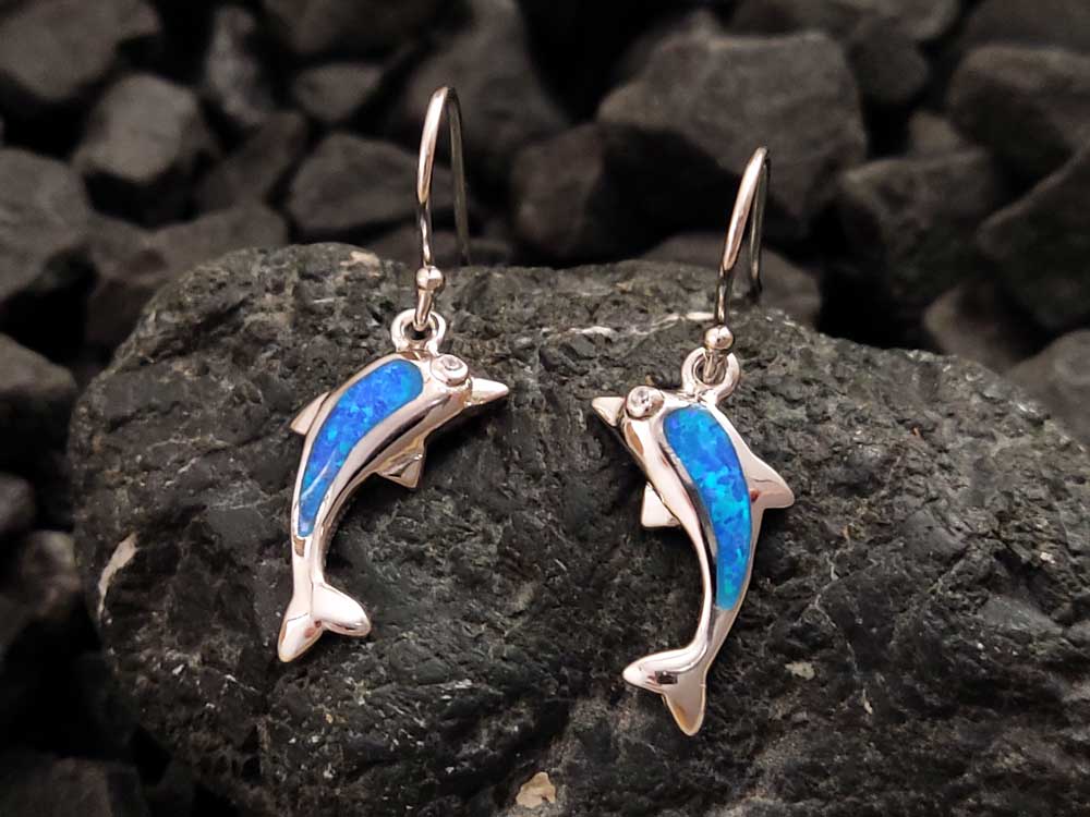 Boucles d'oreilles en argent avec opale bleue et dauphins grecs