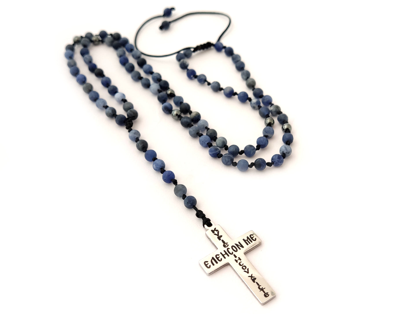Collier de croix grecque avec de véritables pierres de sodalite bleues