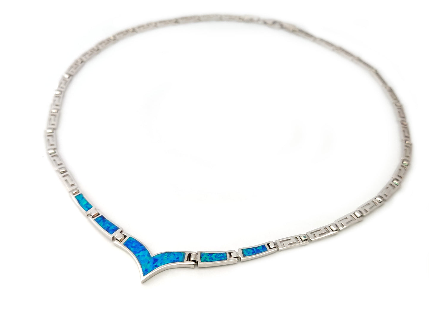 Griechische Schlüssel-Silberhalskette mit blauen Opalsteinen im V-Stil