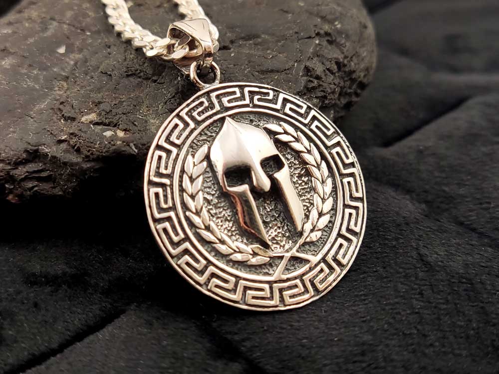 Spartan Helmet Pendant with Sterling Silver 3mm Gourmet Chain – The Ancient Greek-inspired pendant displayed with a 3mm (0.12-inch) gourmet chain, showcasing its bold and warrior-like aesthetic.