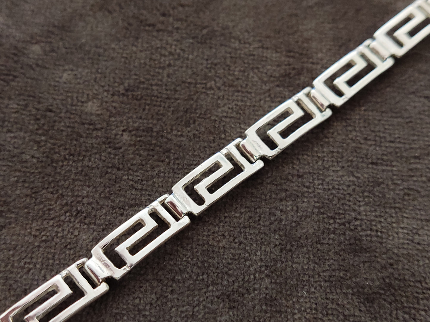 Greek key bracelet made of sterling silver 925 measuring 6mm width on gray velvet background.