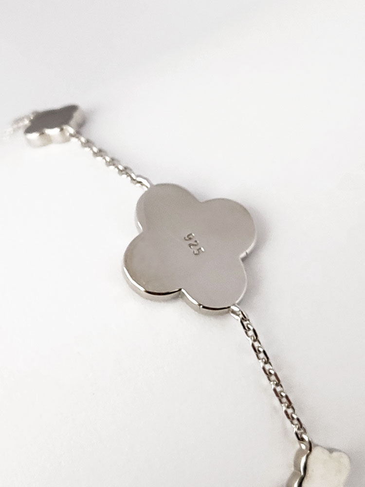 Elegant sterling silver 925 bracelet featuring shimmering blue opal crosses and an adjustable length between 17–19 cm.