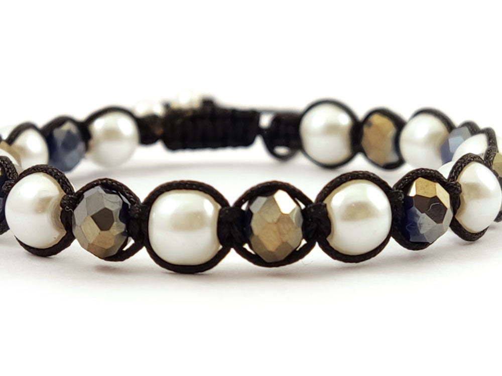 Handmade macrame bracelet with freshwater pearls