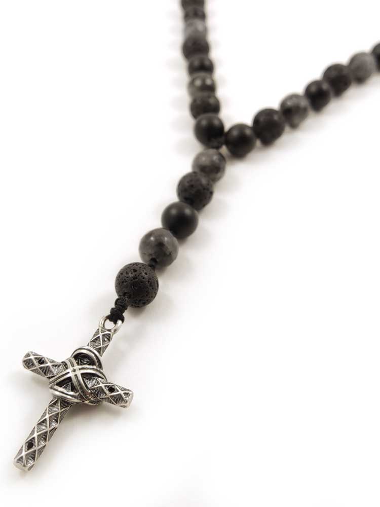 Natural Onyx Stones Integrated into the Exquisite Design of the Rosary Necklace