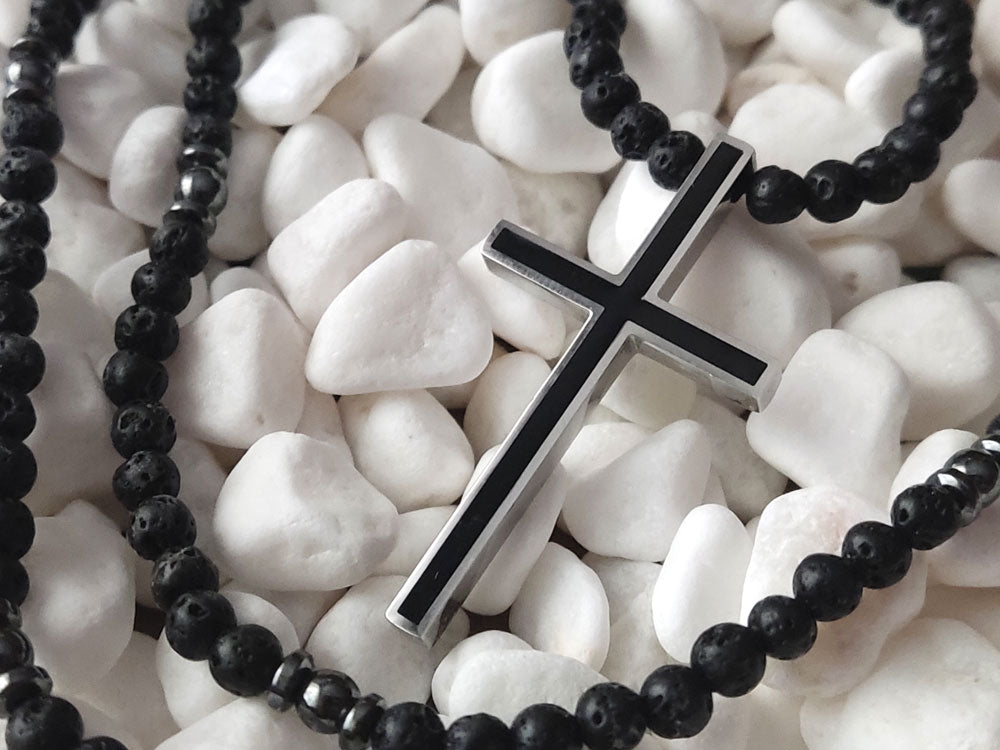 Collier croix grecque en acier inoxydable avec pierres de lave