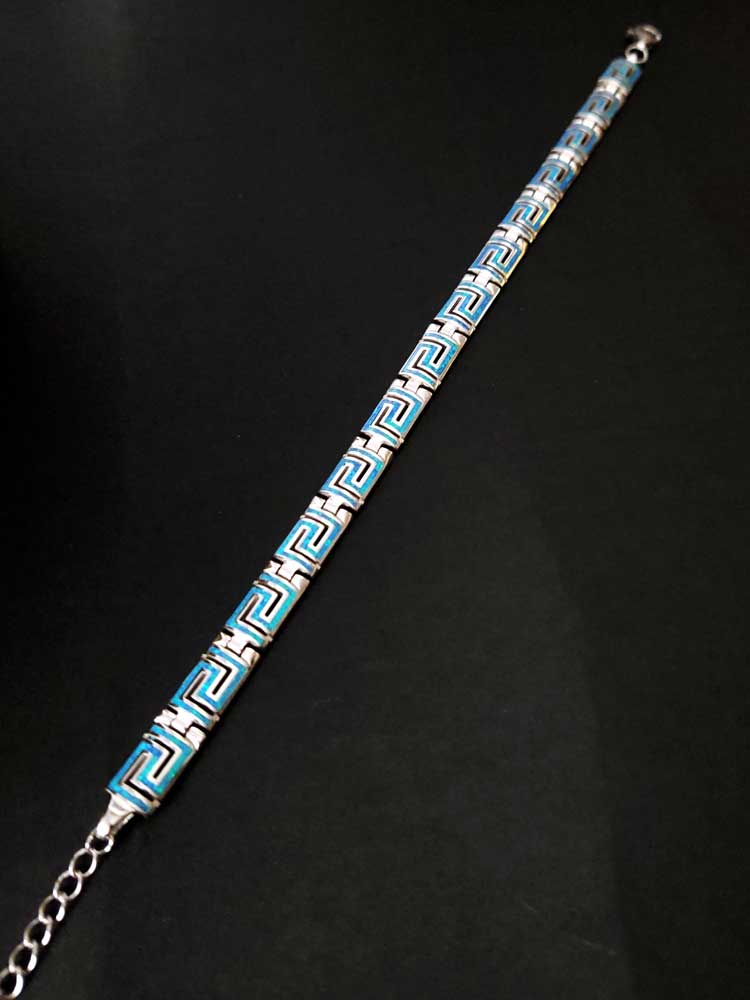 Bracelet en argent courbé avec opale bleue et clé grecque 