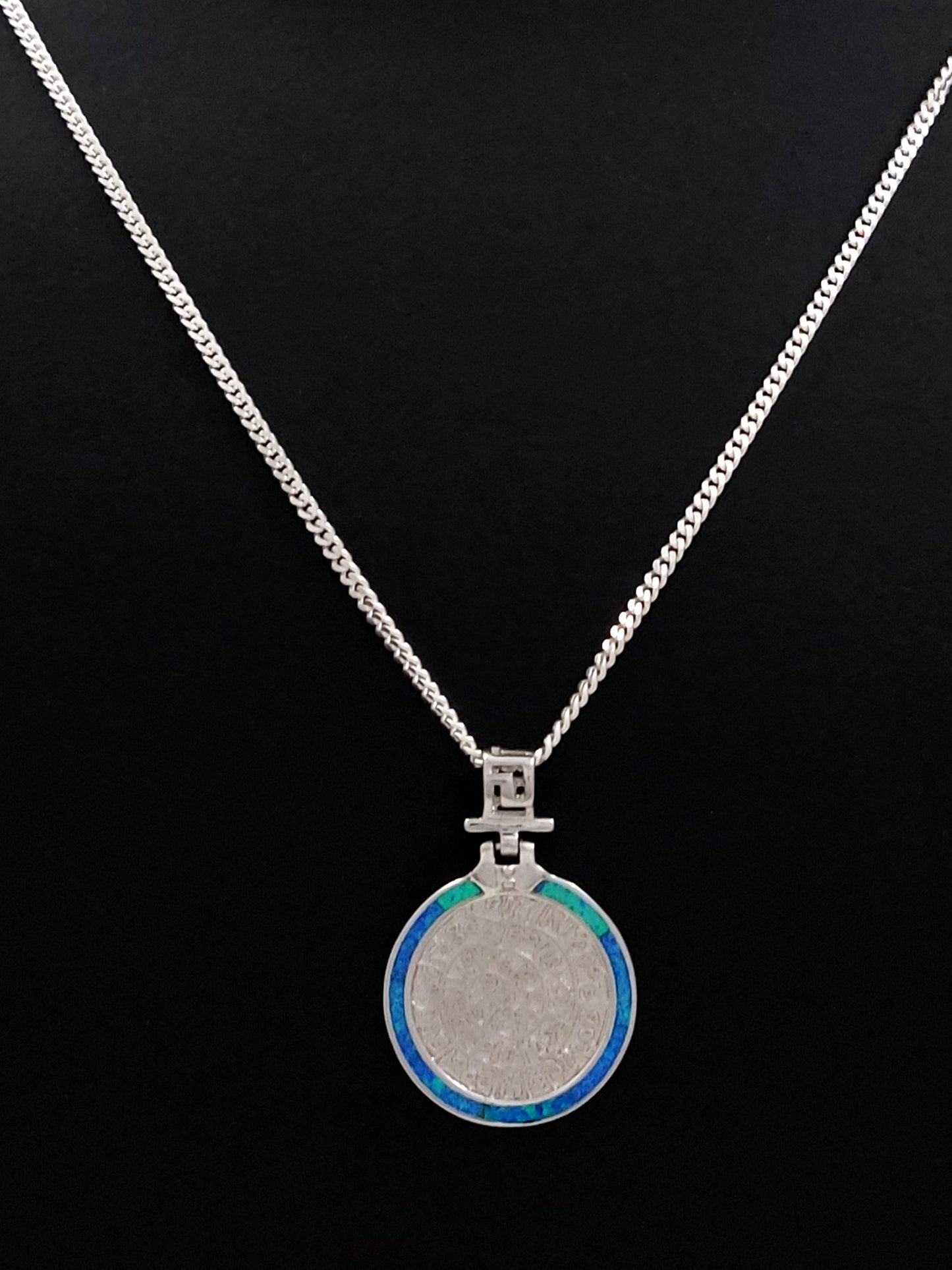 Phaistos-Scheibe, blauer Opal, griechischer Silber-Halskettenanhänger, 22 mm 