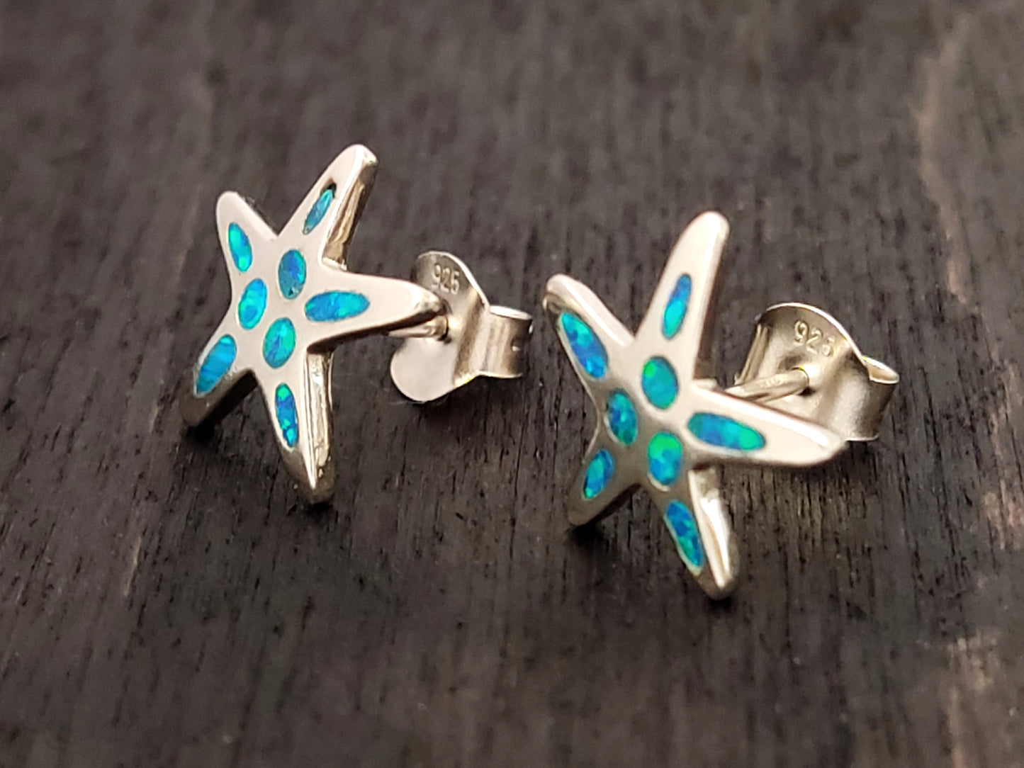 Boucles d'oreilles à tige en argent et opale bleue étoile de mer 12 mm