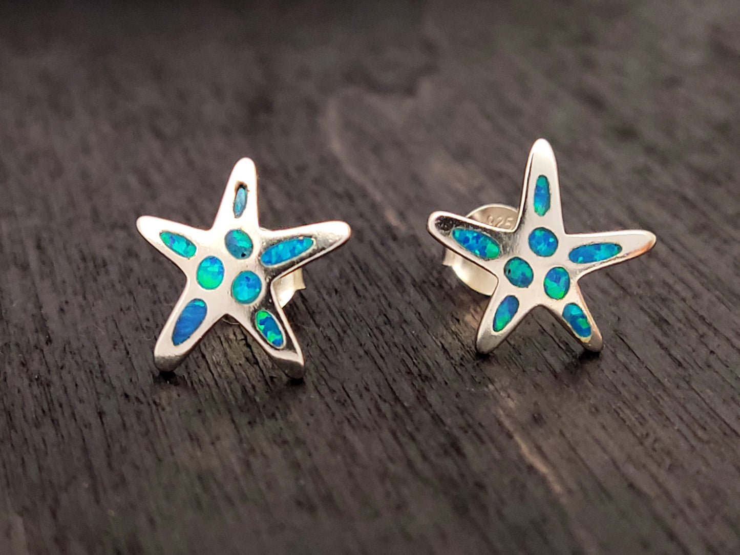 Boucles d'oreilles à tige en argent et opale bleue étoile de mer 12 mm
