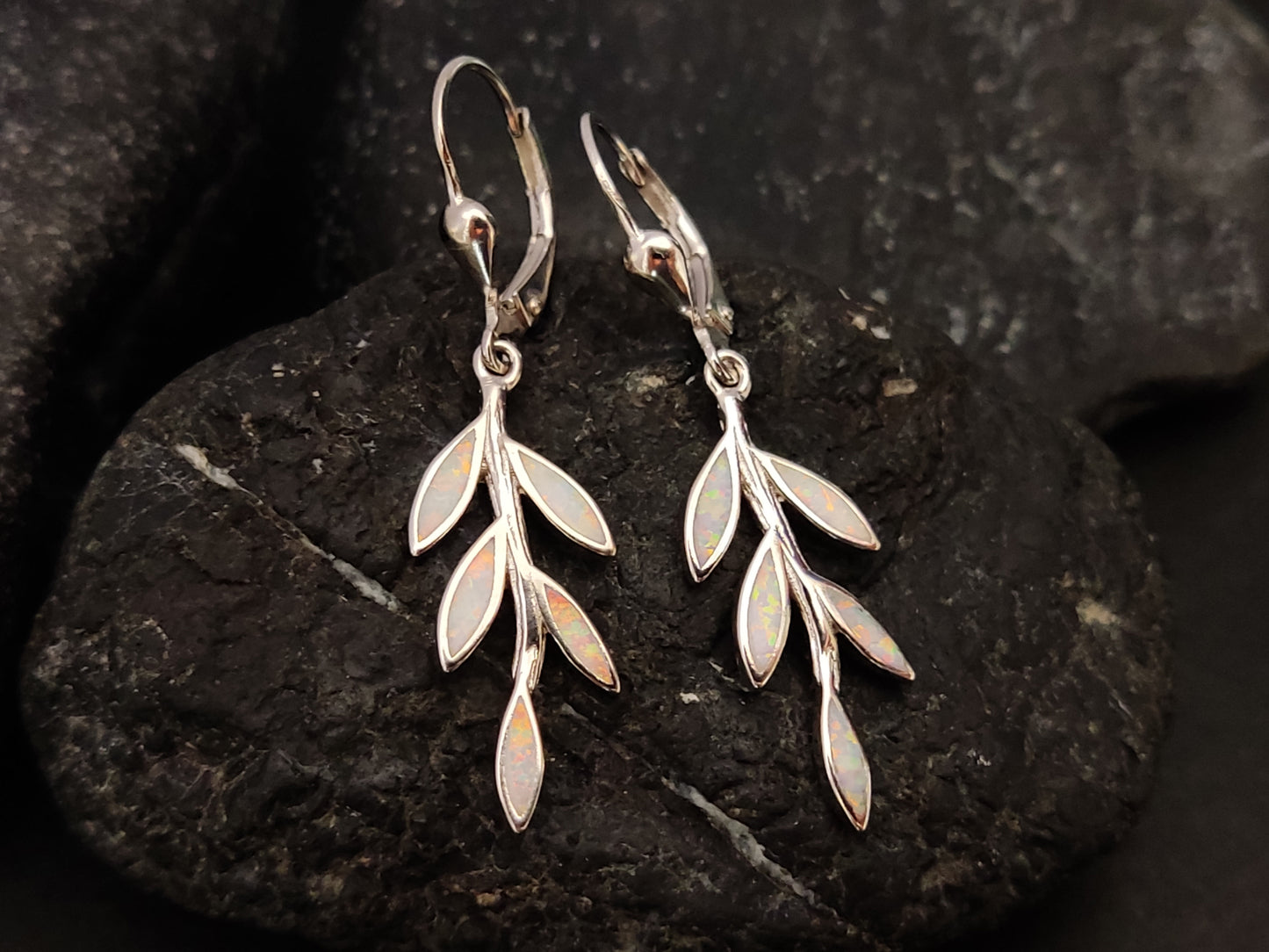 Boucles d'oreilles pendantes en argent grec, feuille d'opale blanche, 5 feuilles