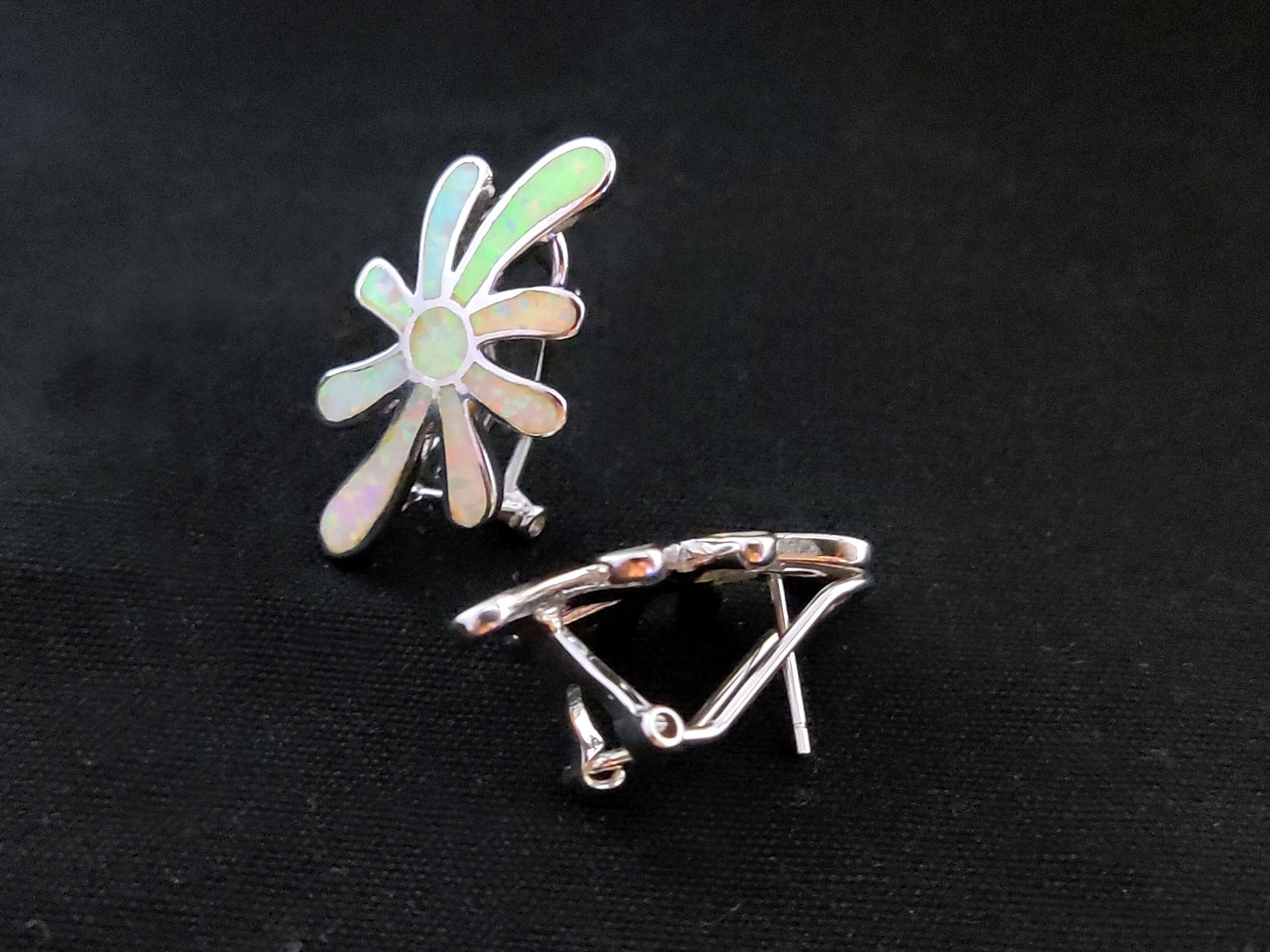 Sterling Silver 925 Fire Rainbow White Opal Flower Earrings, Flower Earrings, White Opal Earrings With French Clip, Griechischer Ohrringe