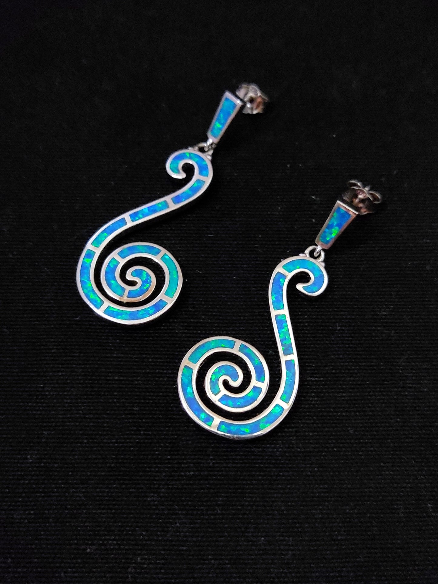 Sterling Silver 925 Greek Spiral Wave Blue Opal Dangle Stud Long Boucles d'oreilles, Griechischer Blau Opal Ohrringe, Bijoux Grecque, Bijoux grecs
