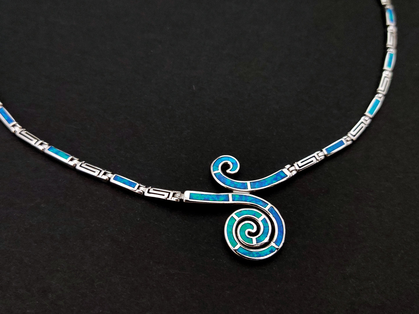 Sterling Silber 925 Fire Rainbow Blue Opal Greek Double Spiral Wave Halskette, Griechischer Opal Silber Kette, Bijoux Grecque, Griechischer Schmuck