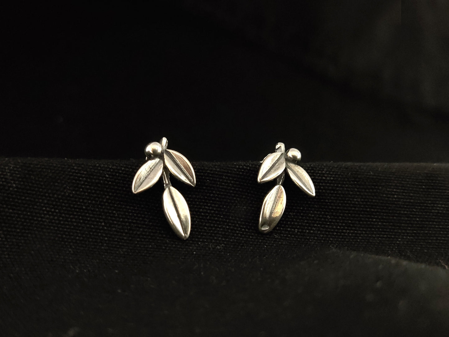 Greek 3 Leaf Leaves Stud Silver Earrings