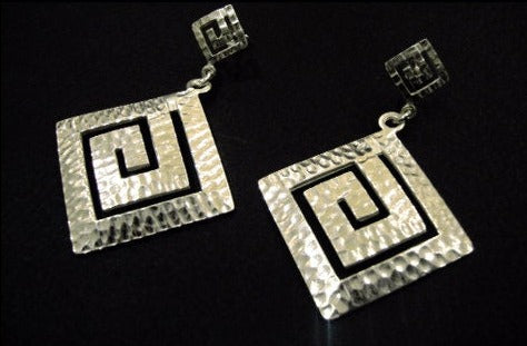 Dangle hammered earrings in silver with the Greek Key